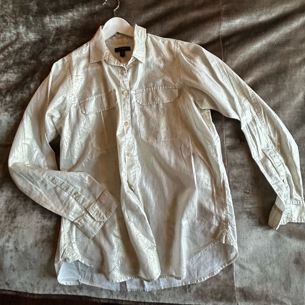 Size 8 j crew blouse. 100% cotton, slight metallic finish to the fabric